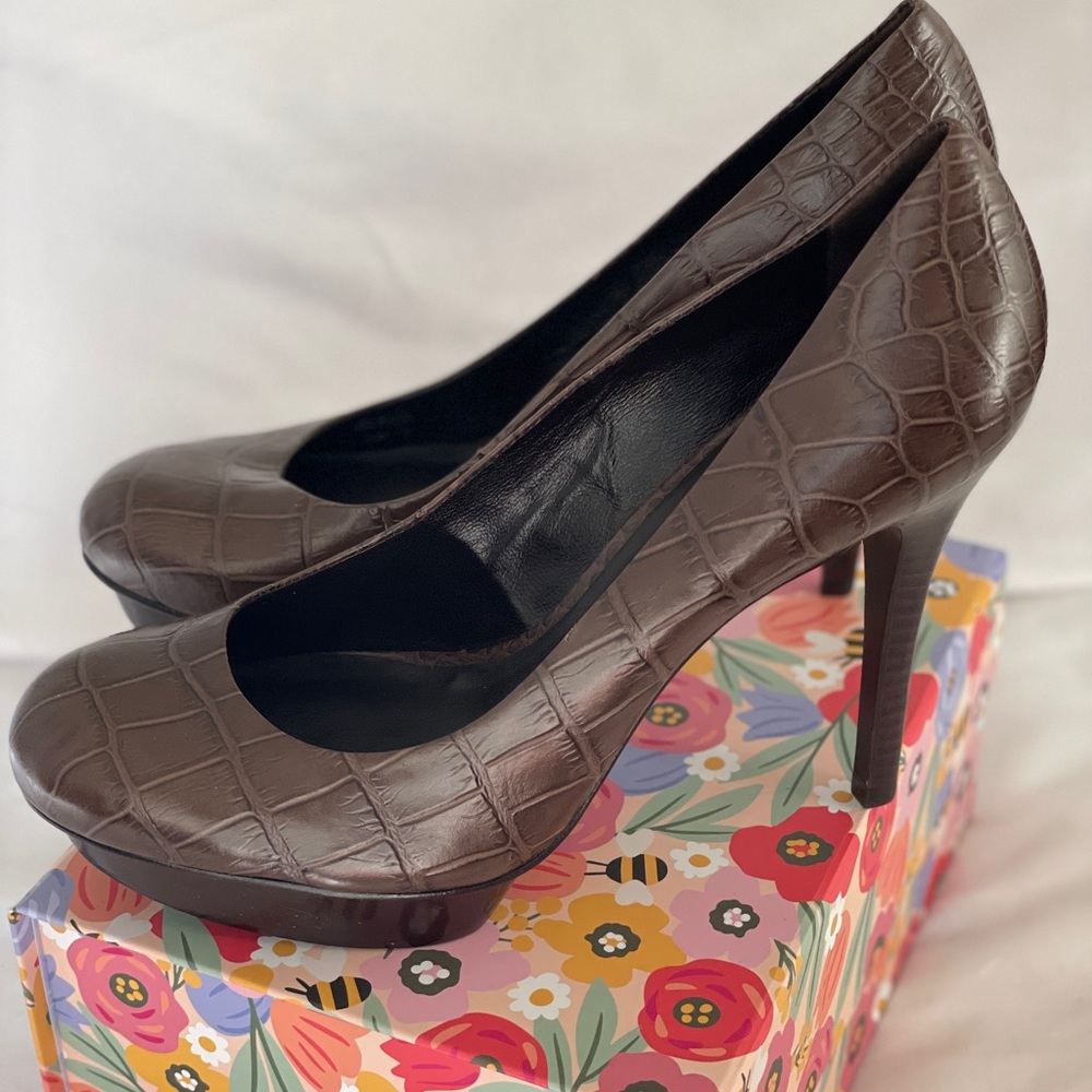 Authentic Tory Burch Brown Croc Embossed Platform High Heels size 9 1/2